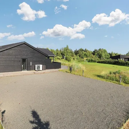 14 Person In Vaeggerlose-by Traum * Bøtø By