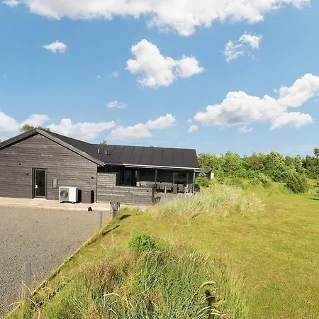 14 Person In Vaeggerlose-by Traum