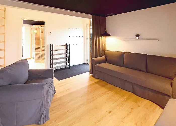 14 Person In Vaeggerlose-by Traum * Bøtø By