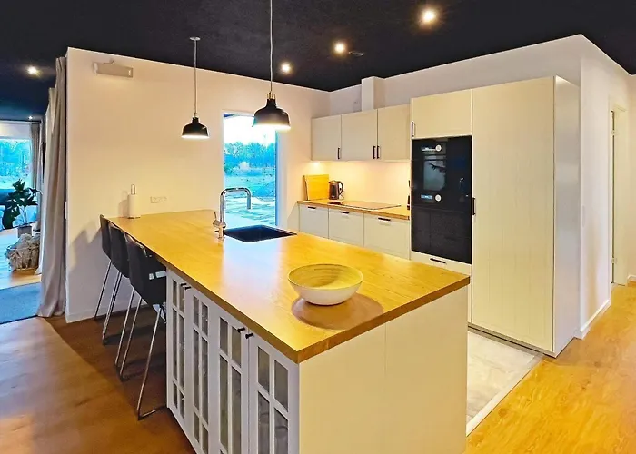 14 Person In Vaeggerlose-by Traum * Bøtø By