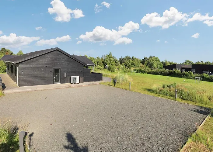 14 Person In Vaeggerlose-by Traum * Bøtø By