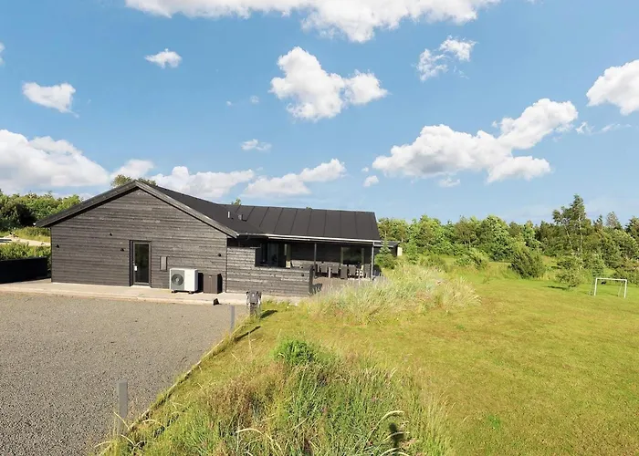 14 Person In Vaeggerlose-by Traum